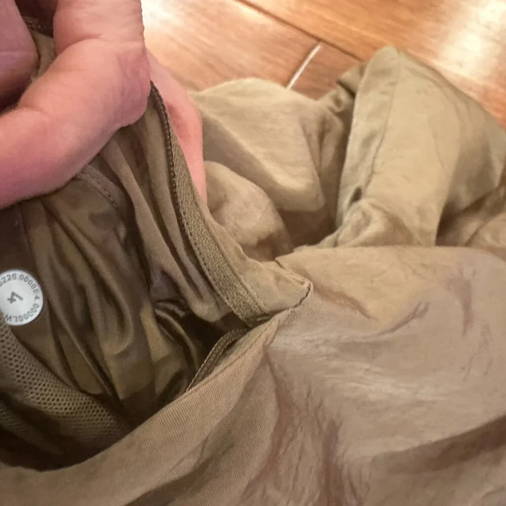 Lululemon REVERSIBLE tan, goldish jacket size 4 - Picture 7 of 7